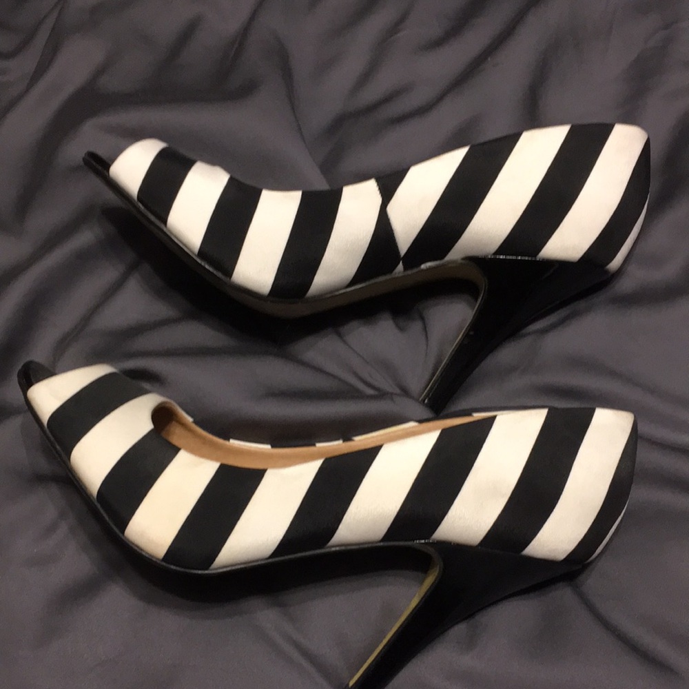 Black and white Fioni Pumps